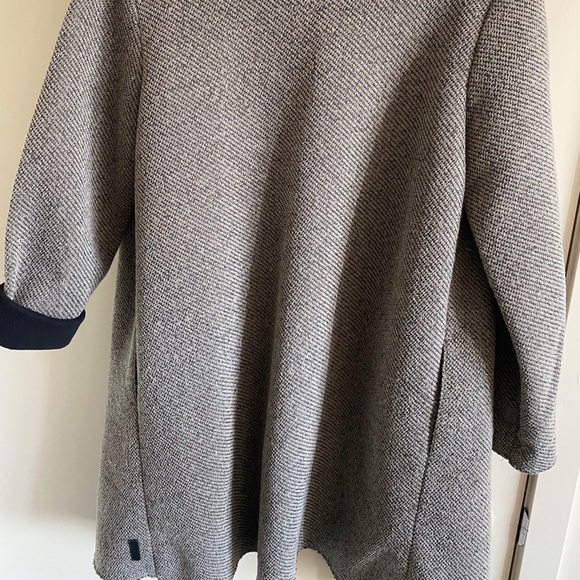 Genuine ROOTS jacket - Picture 2 of 4